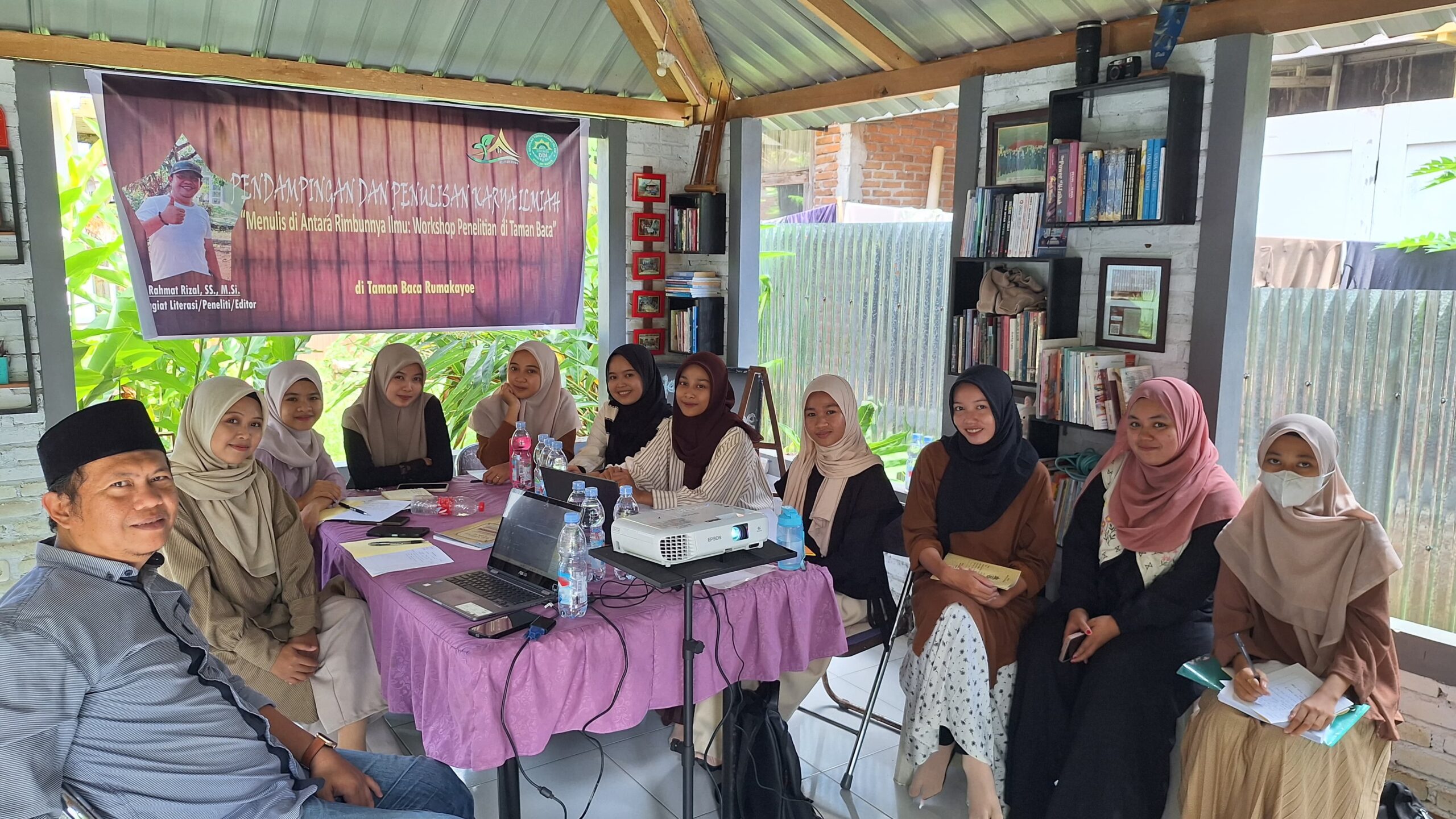 “Menulis di Antara Rimbunnya Ilmu” di Taman Baca Rumakayoe