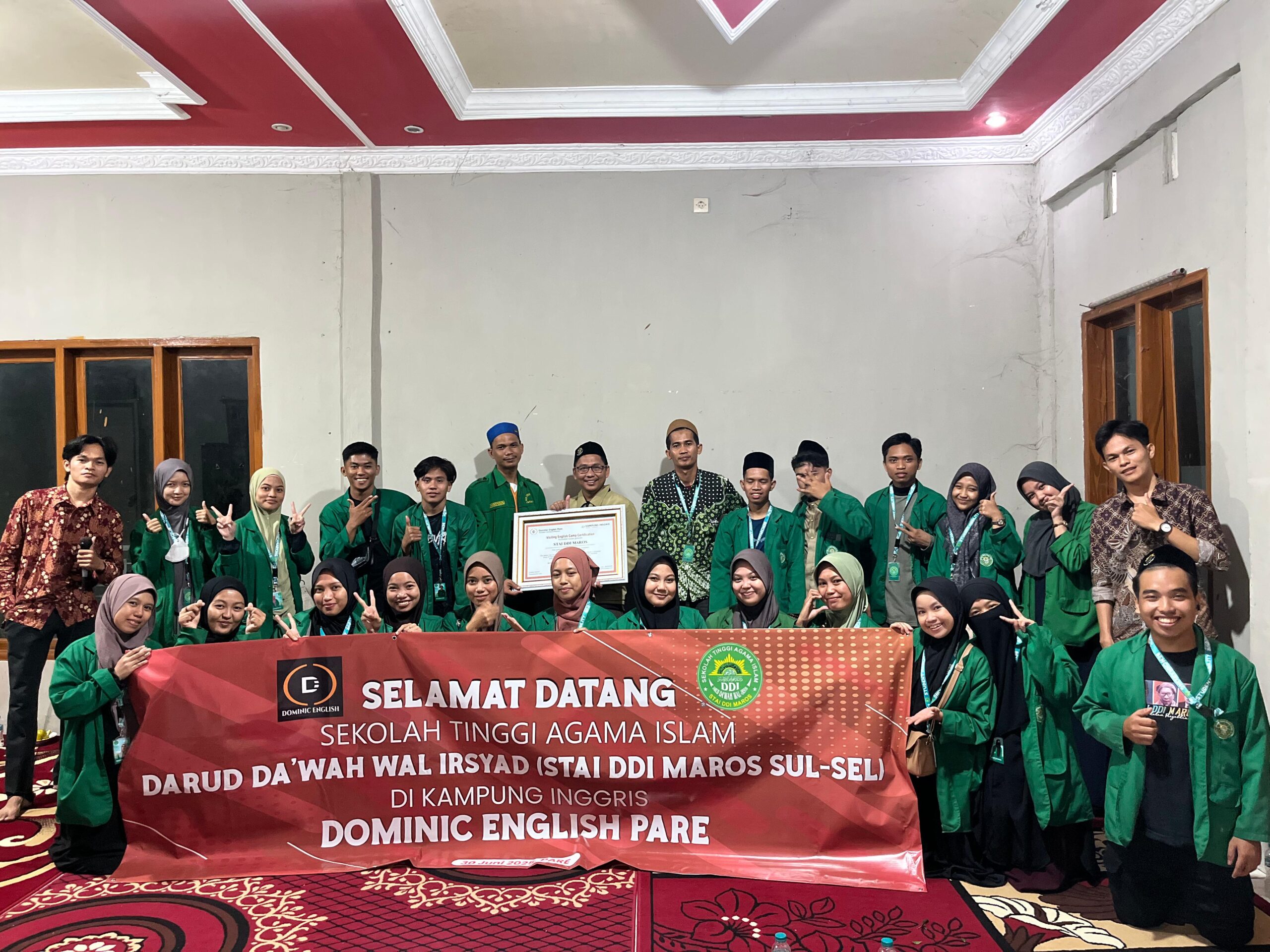 “TINGKATKAN KAPASITAS BAHASA MAHASISWA, STAI DDI MAROS GANDENG DOMINIC ENGLISH PARE KEDIRI”