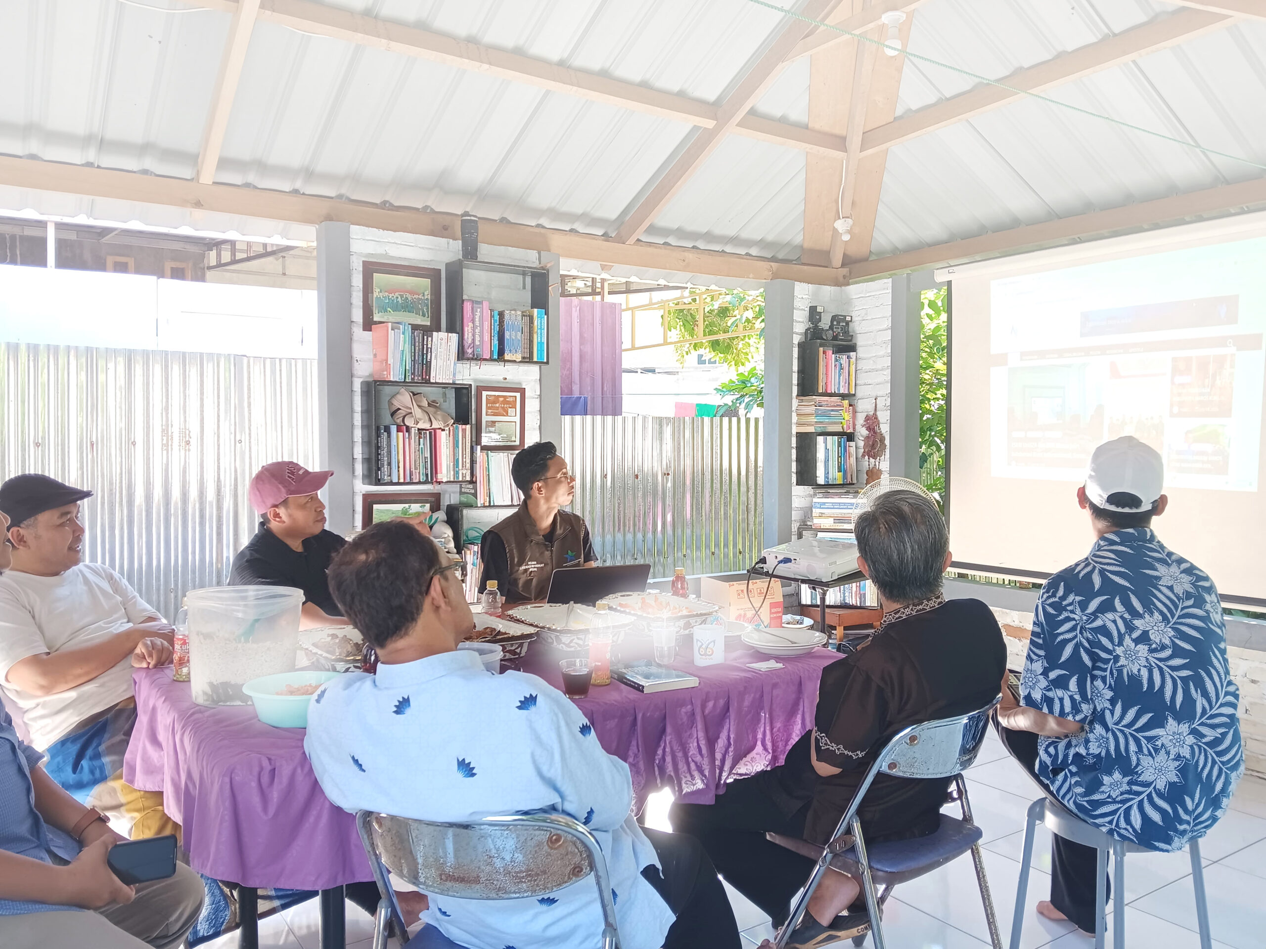 RELIMA PERPUSNAS RI LOCUS MAROS DORONG LITERASI DIGITAL LEWAT LAUNCHING ‘MAKKITA NEWS’ DI TAMAN BACA RUMAKAYOE MAROS