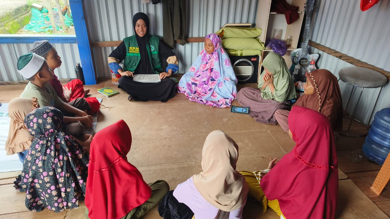 Mahasiswa KKN STAI DDI Maros Gelar Kegiatan Belajar Mengaji di Dusun Binanga Sangkara