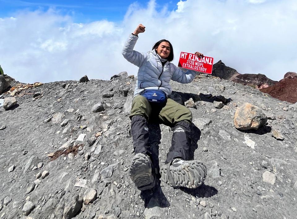 Pendaki Asal Maros Taklukkan Rinjani Lewat Jalur Ekstrem, Kibarkan Semangat Mahasiswa STAI DDI Maros
